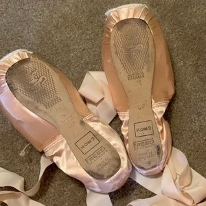 Freed pointe shoes gently used